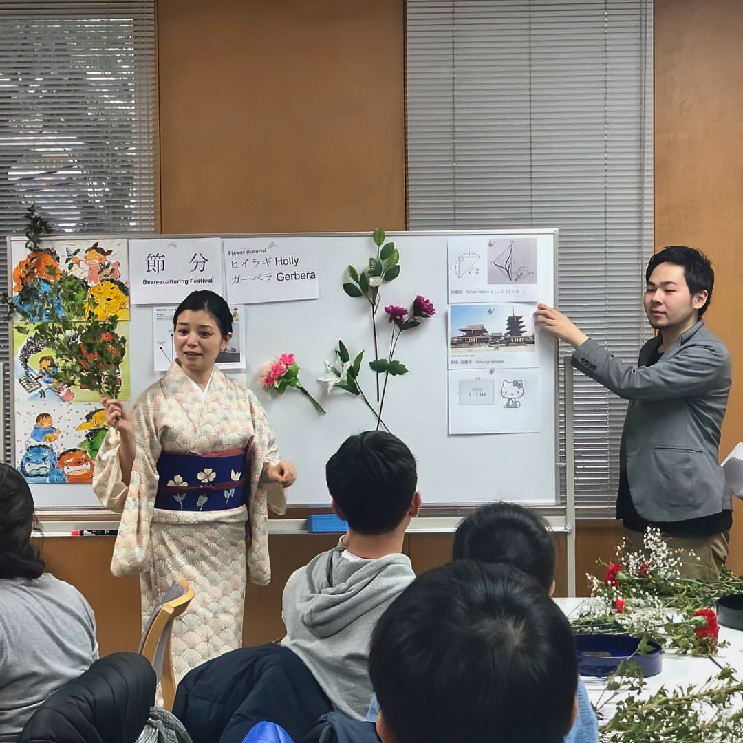 Kyoto Japanese Language School JaLS ikebana flower arranging group lesson
