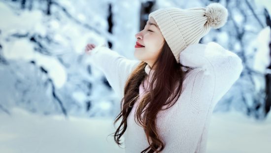 Adobe Stock 249493769 Young Asian woman enjoying the snow, Sapporo, Hokkaido, Japan